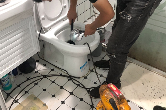 调楼镇马桶堵塞自己疏通还是找师傅?专业上门服务让你省时更省心